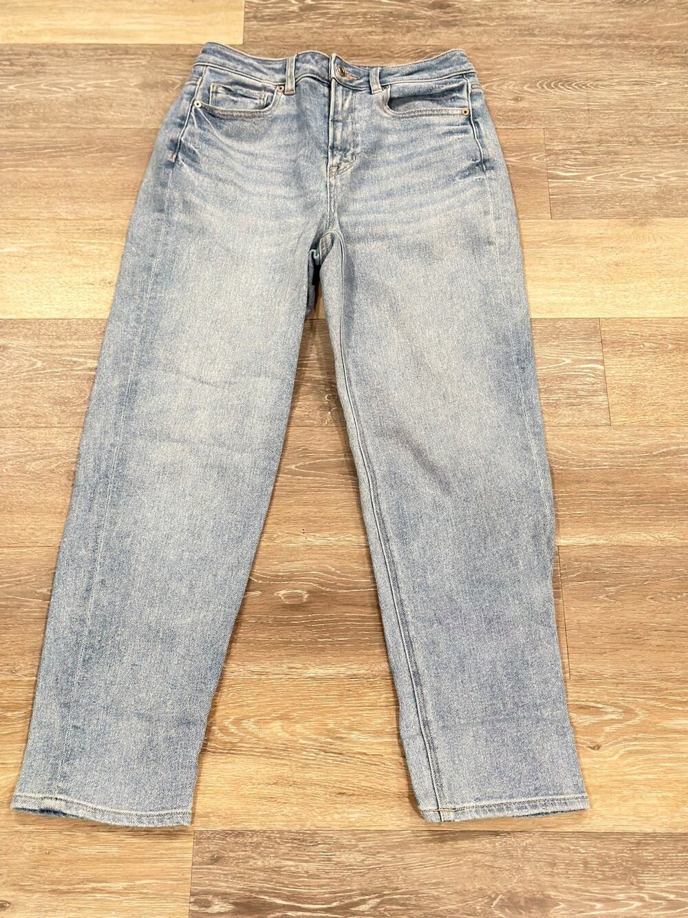 American Eagle Mom Straight Jeans Size 4